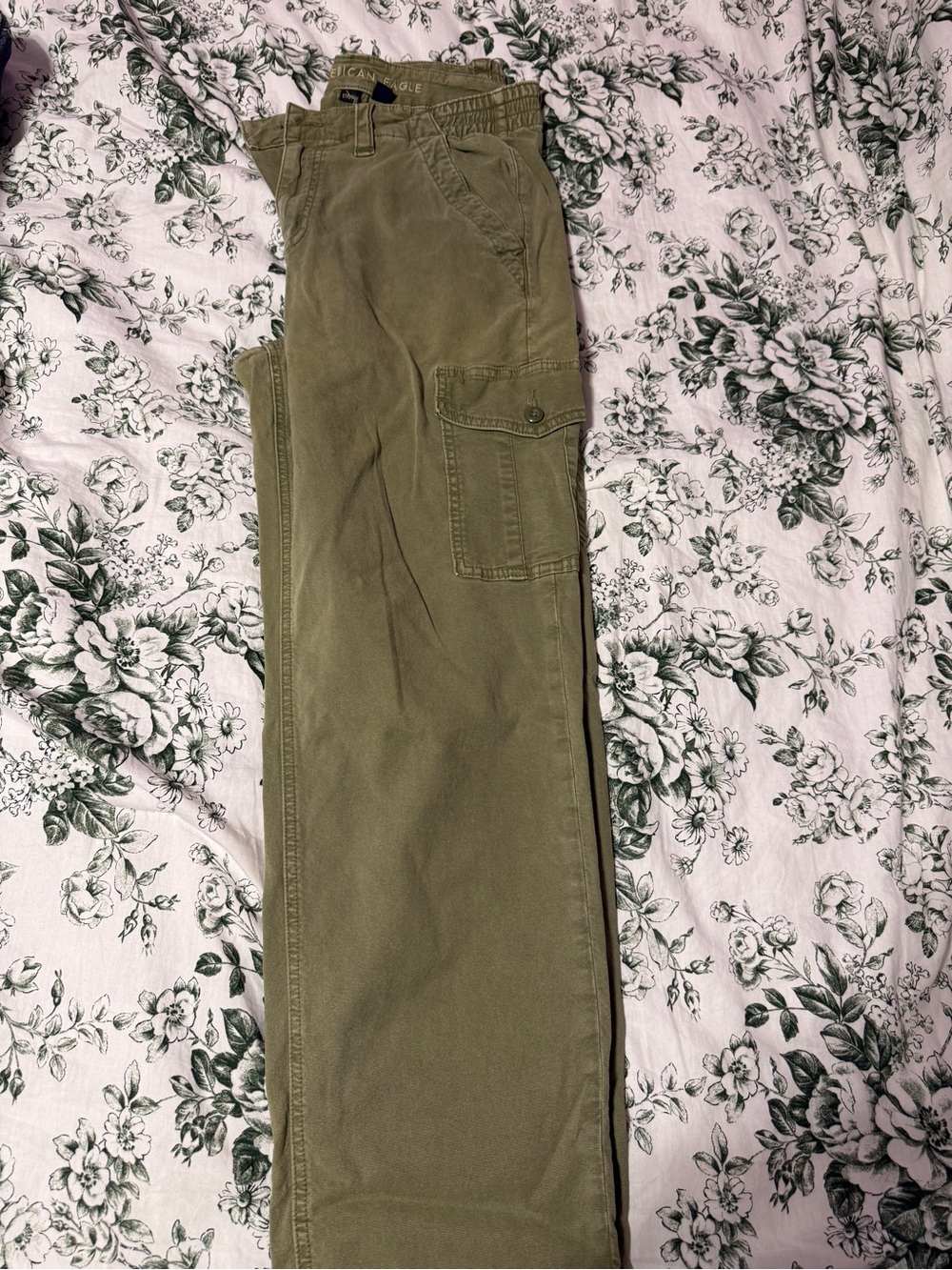 American Eagle Outfitters Women’s Olive Green Cargo Pants